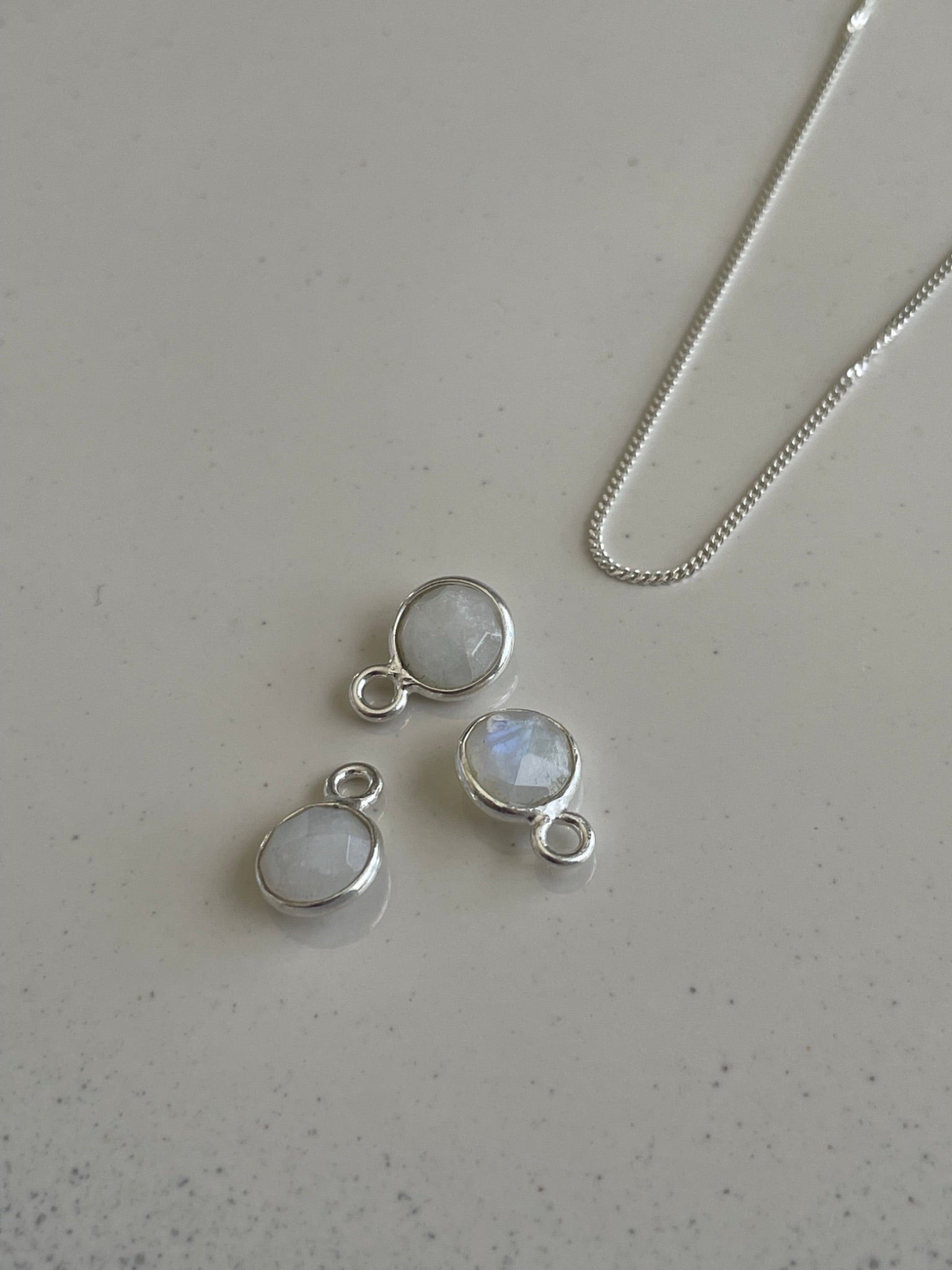 Second Aura - Necklace w/ Pendant - Circle Gem Gold - 1