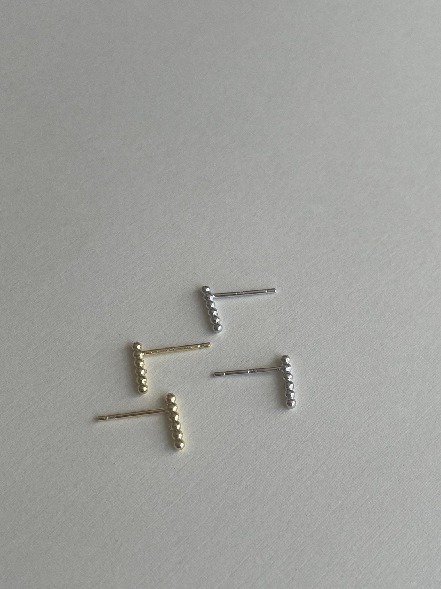 Second Aura - Studs - Beaded Bar Studs