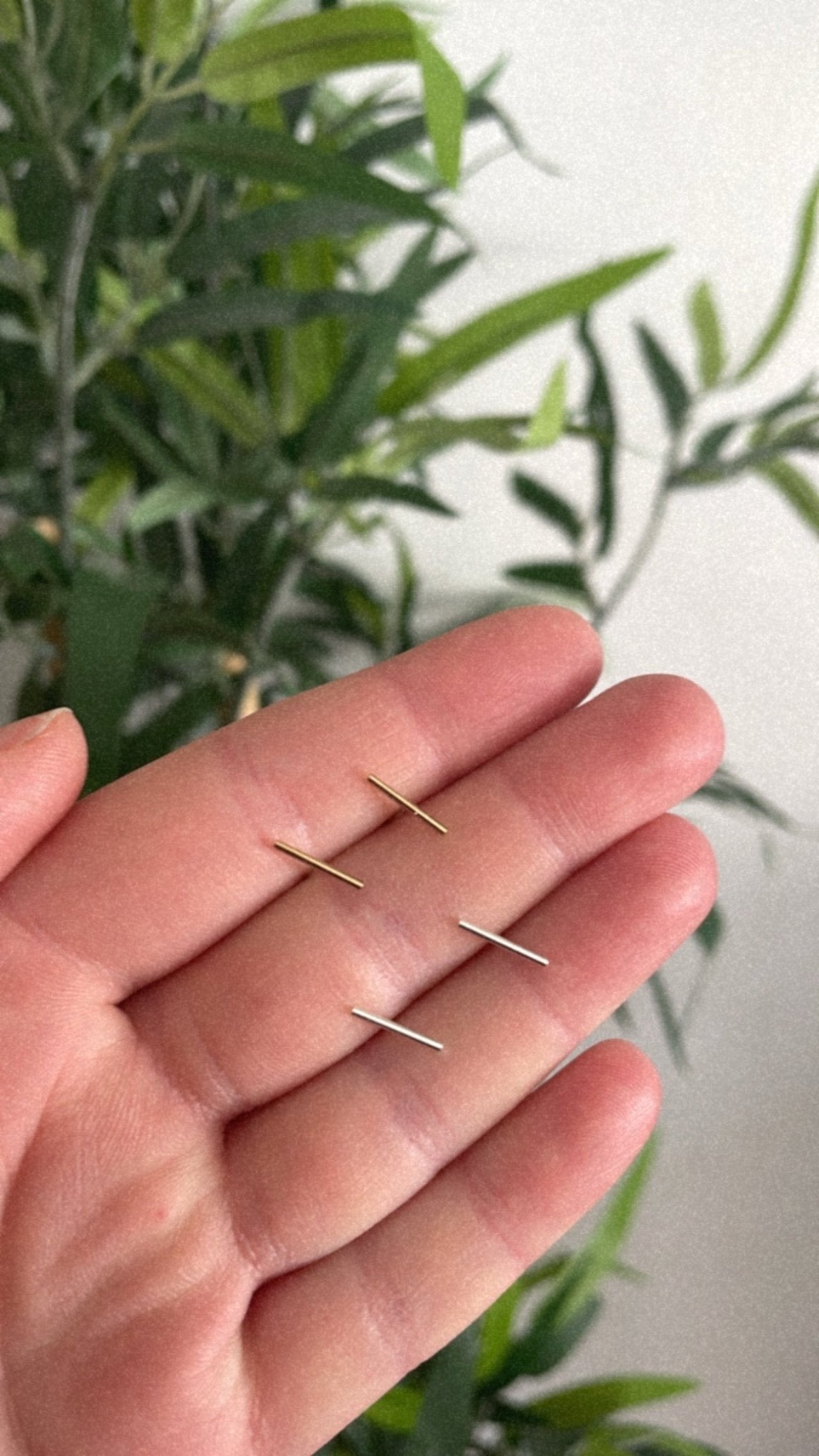 Second Aura - Studs - Minimalist Bar Studs