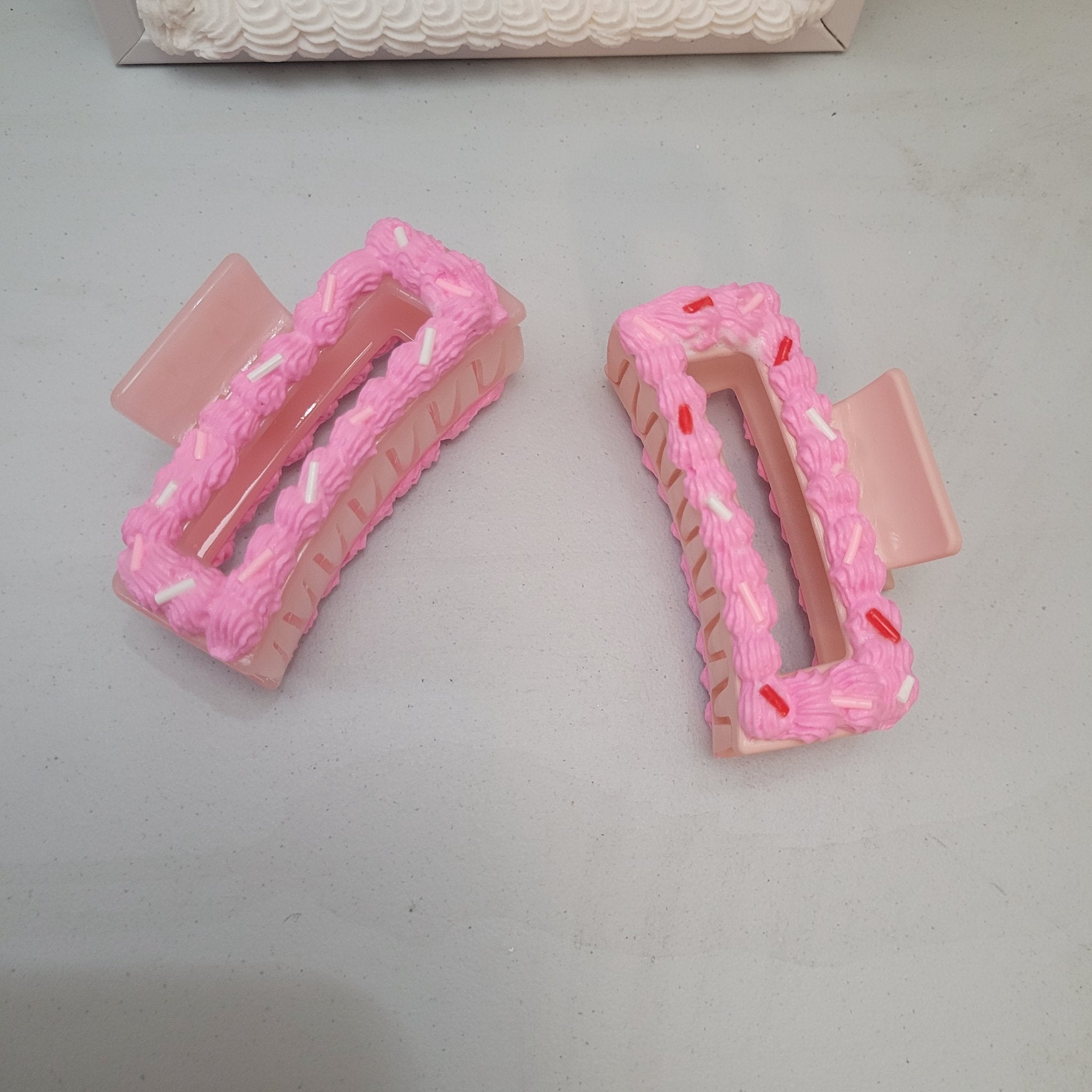 Blu Bowl Bakery - Cake Frosting Claw Clips